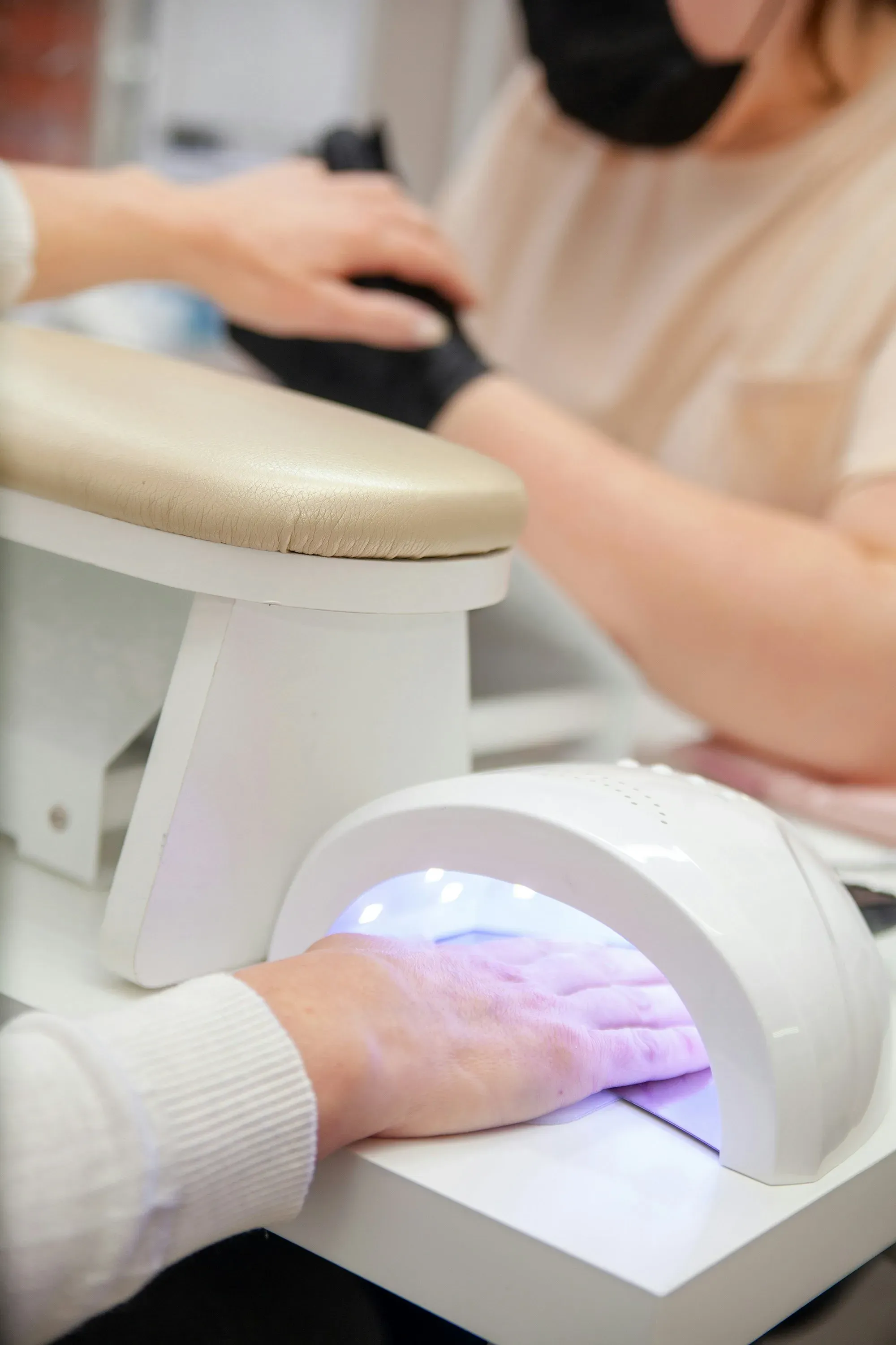 UV / LED Lamps — Dual-source cure with professional duty cycles.